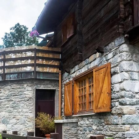 Chalet Indipendente In Centro A Valtournenche Luaran gambar