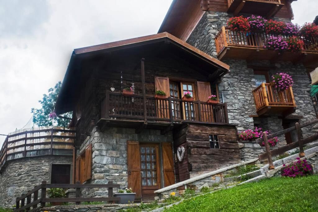 Chalet Indipendente In Centro A Valtournenche Luaran gambar
