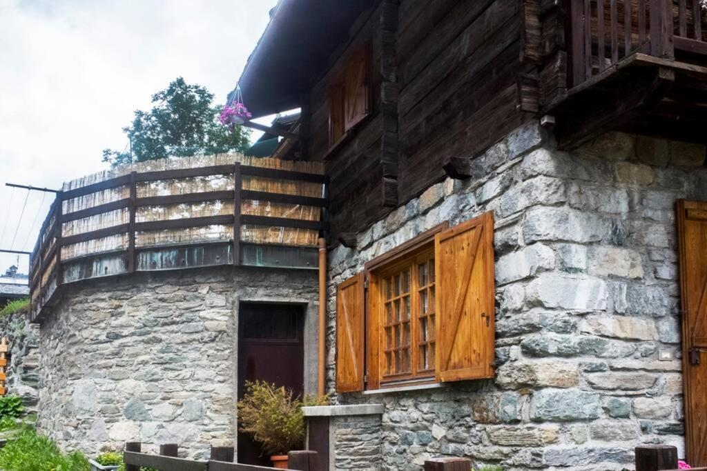 Chalet Indipendente In Centro A Valtournenche Luaran gambar