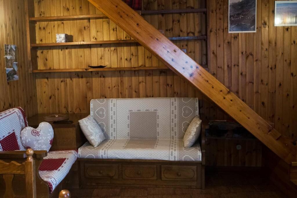 Chalet Indipendente In Centro A Valtournenche Luaran gambar